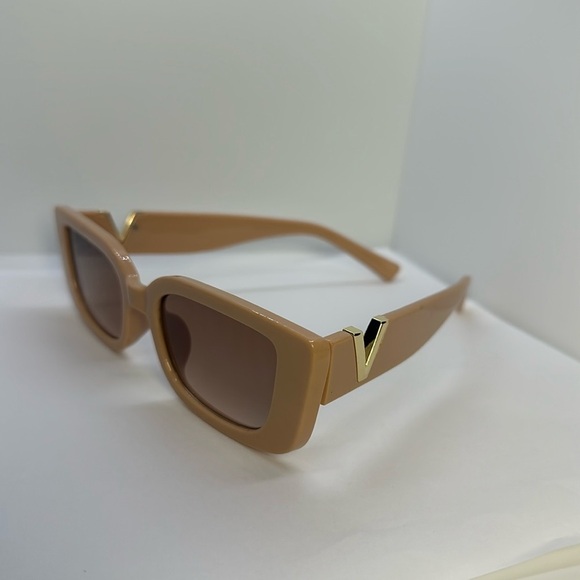 Chic  Retro Nude Square Sunglasses Gold V Detail UV Protection Trendy Shades main image 11